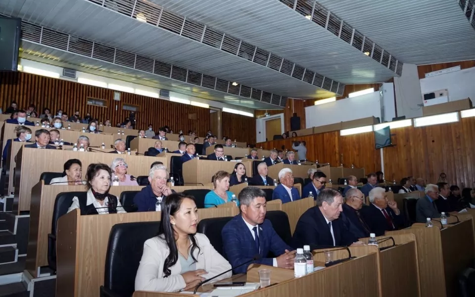 Эл Курултай определил двух новых вице-спикеров парламента