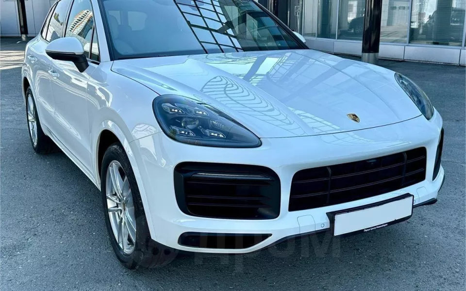 Белоснежный Porsche Cayenne продают за 12,2 млн рублей в Барнауле