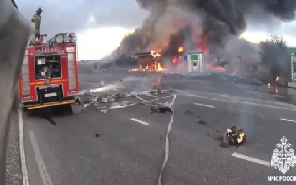 МЧС опубликовало видео взрыва на заправке в Грозном