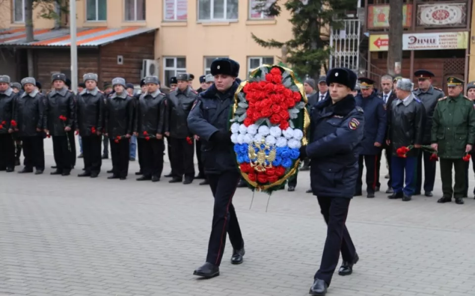 В Республике Алтай почтили память погибших сотрудников МВД