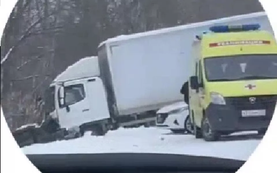 После ДТП на алтайской трассе несколько человек попали в больницу в тяжелом состоянии