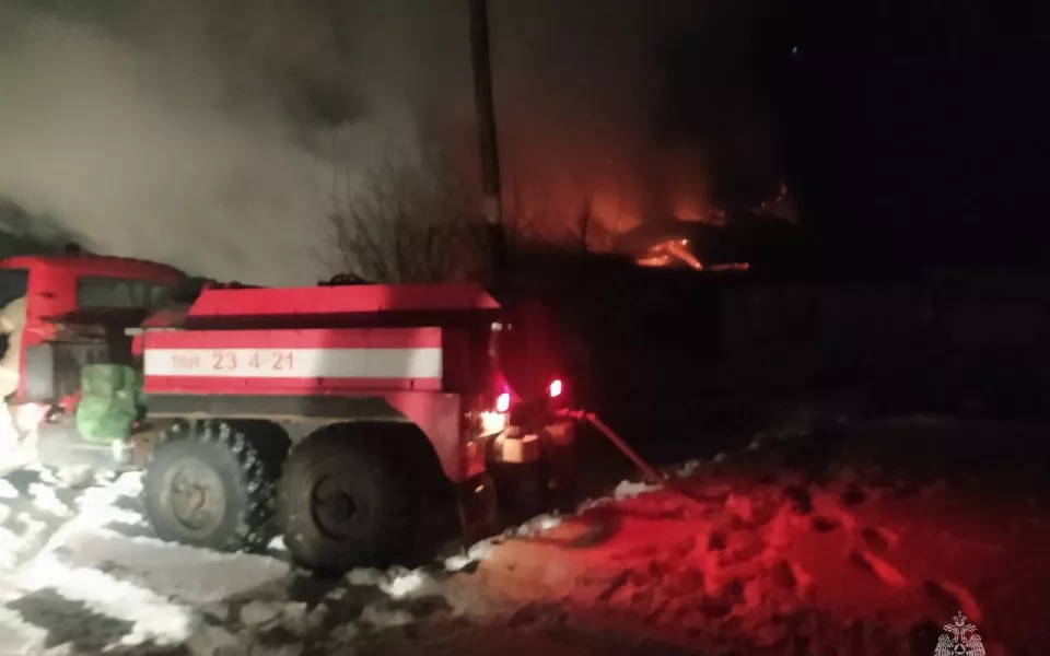 В алтайском селе Усть-Чагырка рано утром загорелся дом  погиб мужчина