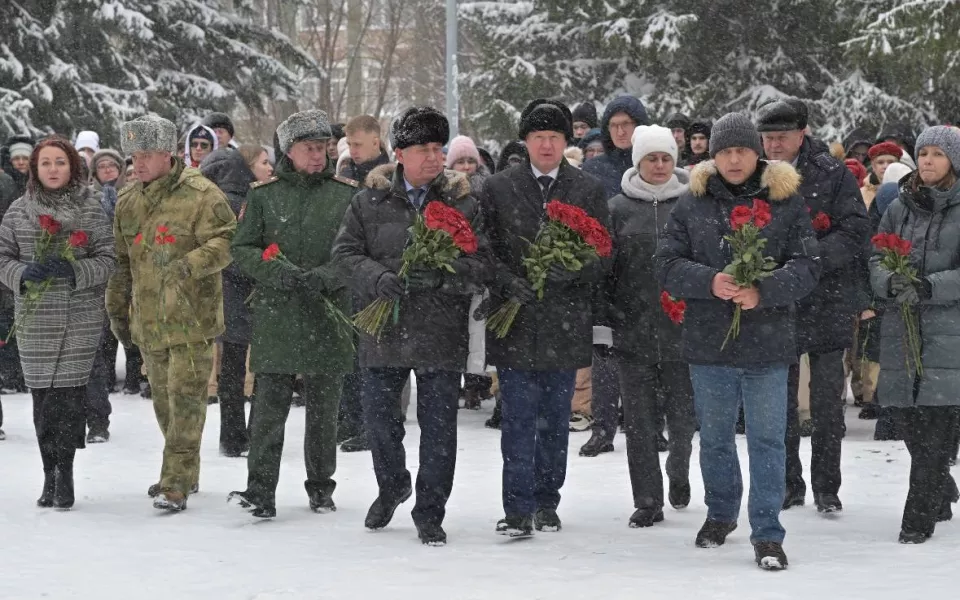 В Косихе на Мемориале Славы установили бюсты алтайских Героев России