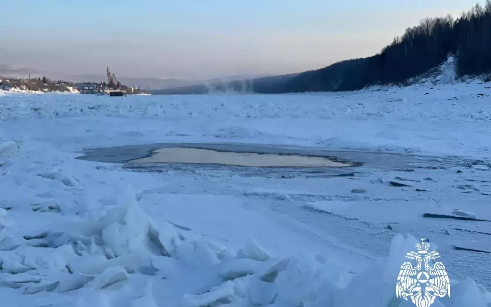 В Иркутской области женщина ушла под лед вместе с машиной и погибла