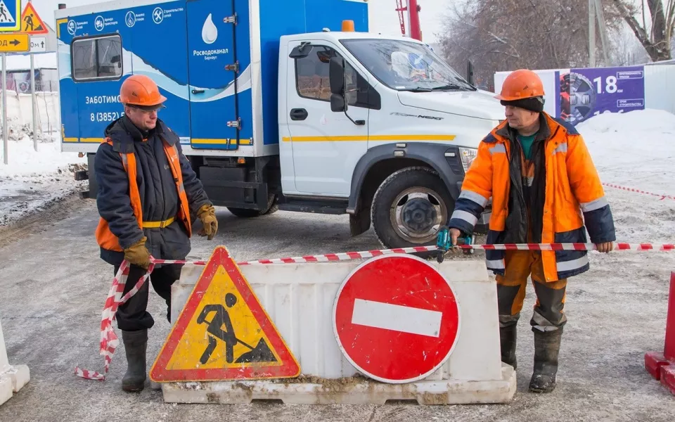 Частный сектор и промзона в Барнауле остались без воды из-за аварии