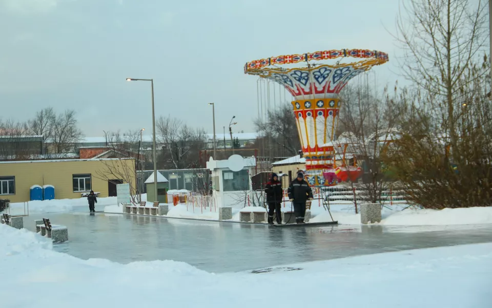 Парк 'Центральный' в Барнауле закрыли на уборку после новогодних гуляний