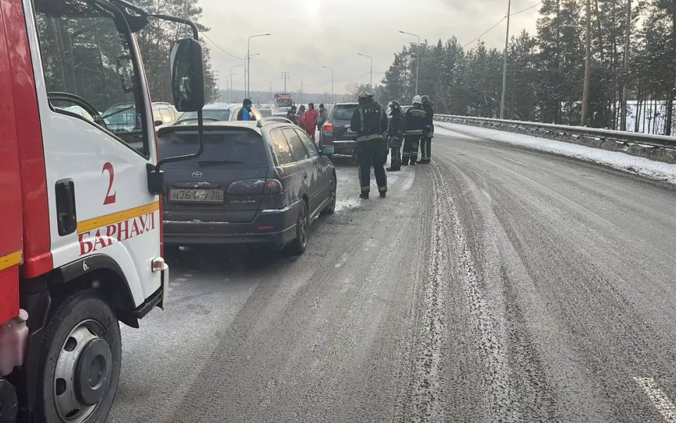 Массовое ДТП заблокировало шоссе Ленточный бор в Барнауле