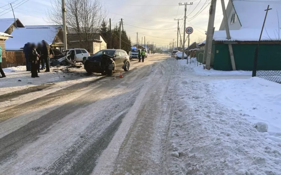 На Алтае два пассажира пострадали в жестком ДТП