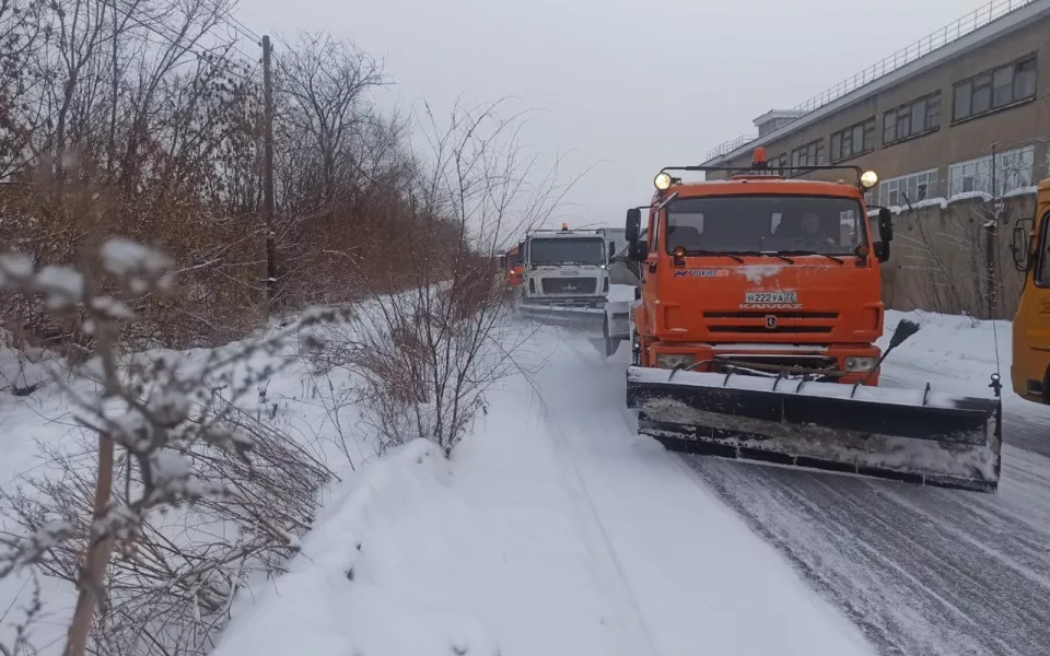 Барнаульские дорожники перешли на круглосуточный режим работы