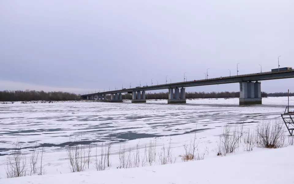 Реку Обь в Барнауле затягивает льдом. Фоторепортаж