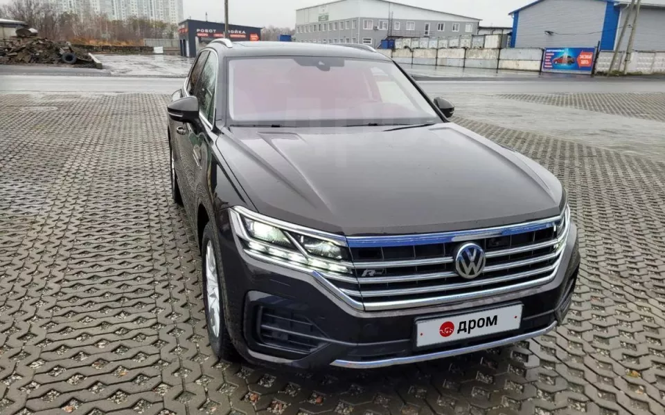 Volkswagen Touareg с двигателем в 249 'лошадок' продают за 7,5 млн рублей в Барнауле