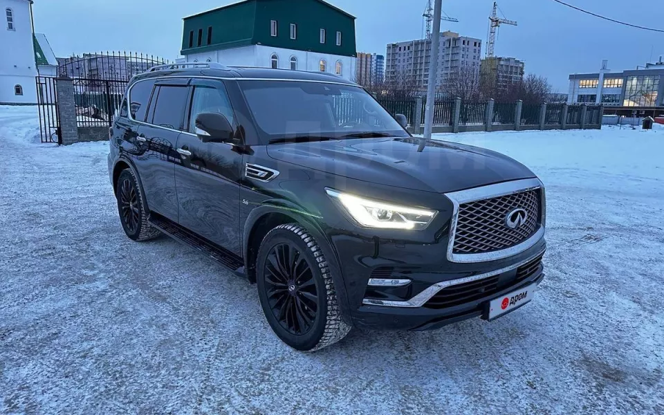 Infiniti QX80 с опрятным салончиком продают за 5,5 млн рублей в Барнауле