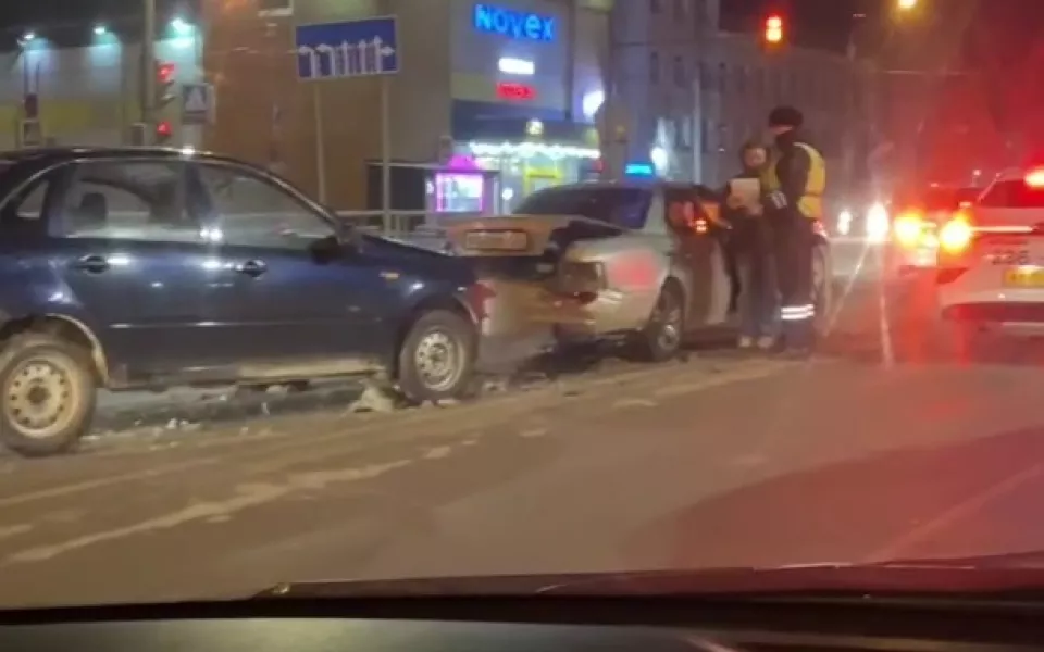 В Барнауле нетрезвый водитель спровоцировал массовое ДТП