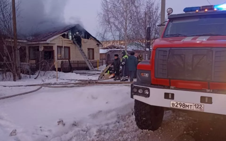 В МЧС сообщили подробности страшного пожара на Южном в Барнауле