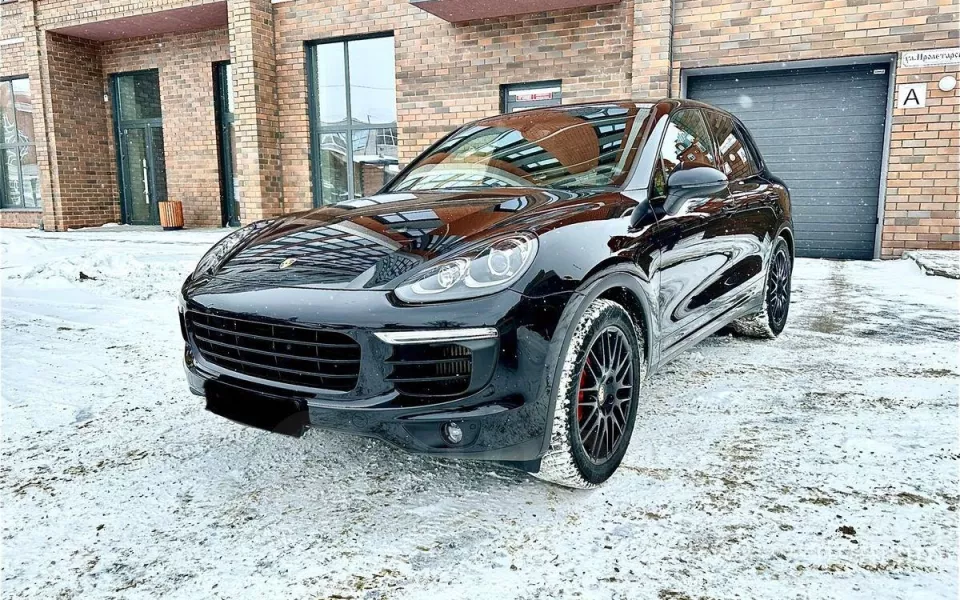 Ухоженный Porsche Cayenne продают за 5,5 млн рублей в Барнауле. Фото