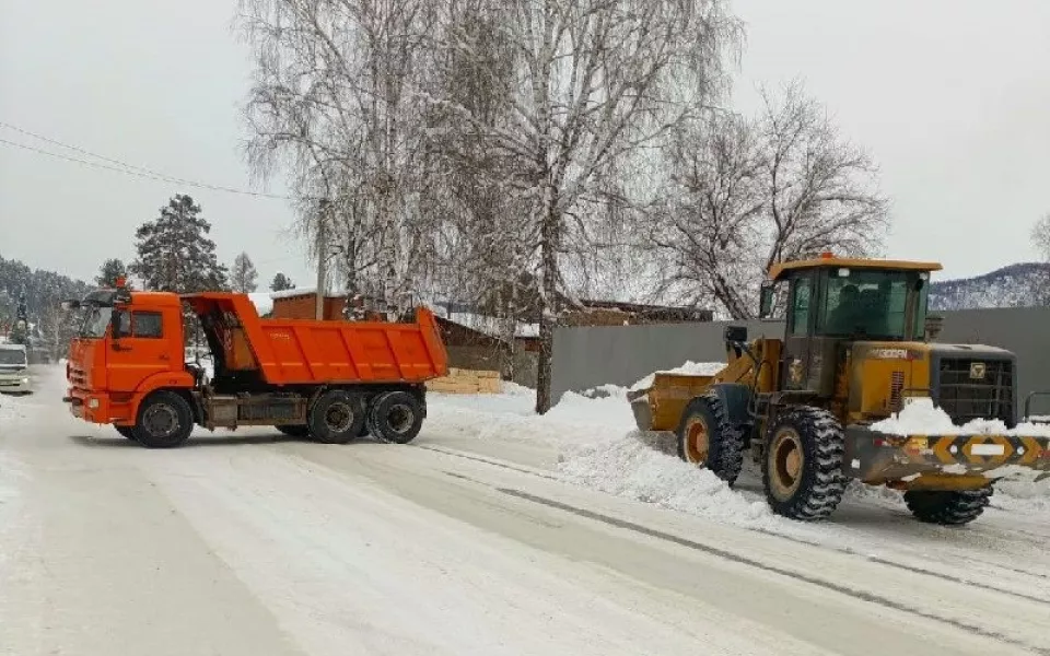 45 единиц спецтехники вышли на очистку дорог Республики Алтай