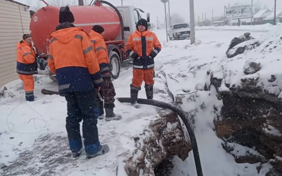 В алтайском райцентре с 6 января пытаются устранить коммунальное ЧП