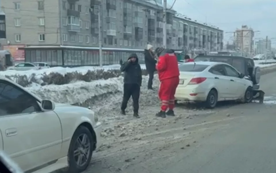 В Барнауле на проспекте Ленина произошло массовое ДТП