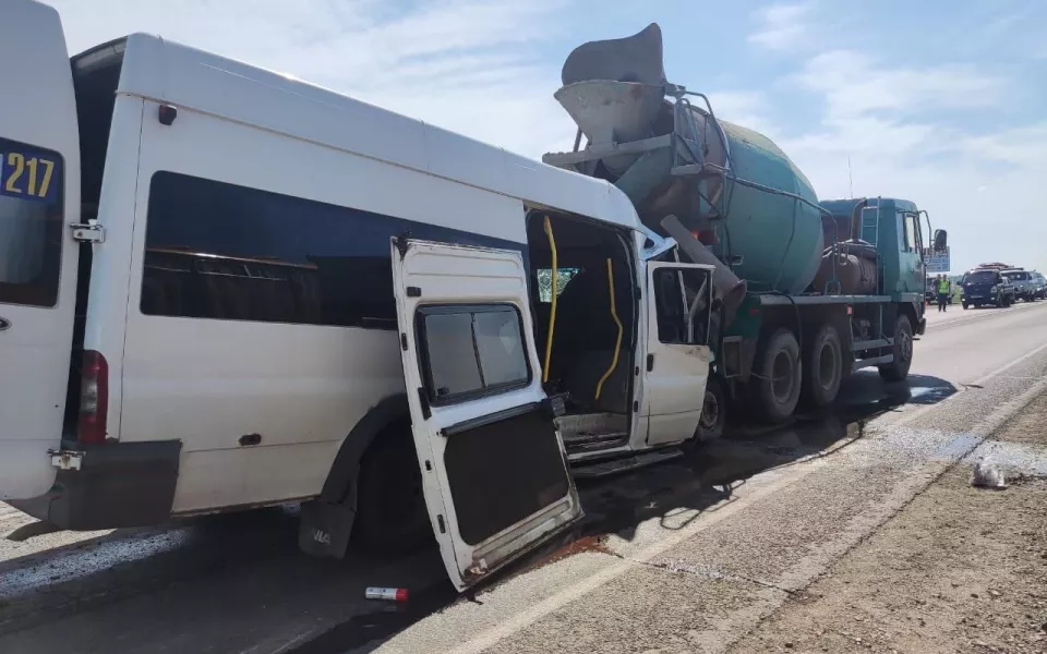 В Алтайском крае водителя маршрутки будут судить за серьезное ДТП с бетономешалкой