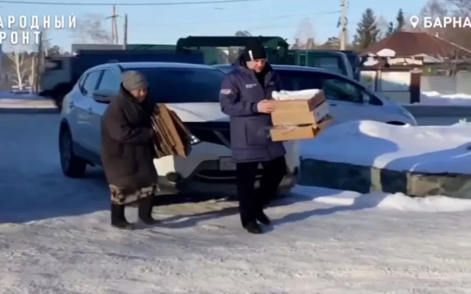 В Барнауле 89-летняя ветеран труда вынуждена топить печь коробками с мусорки