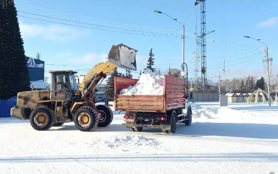 Площадь Сахарова в Барнауле открыли для движения с 18 января