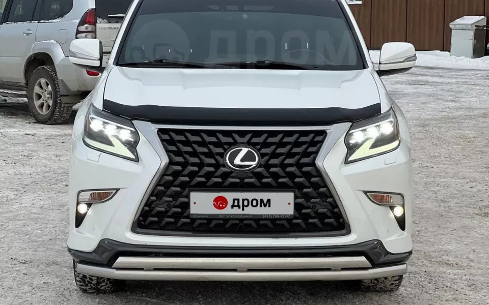 Бронированный Lexus продают за 7,6 млн рублей в Барнауле. Фото