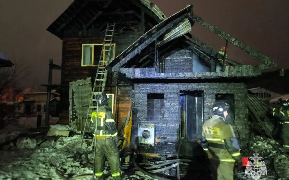 В Горно-Алтайске случился пожар в двухэтажном жилом доме