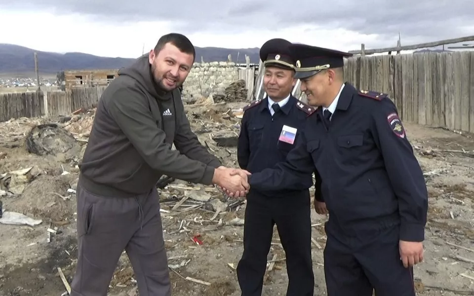 Полицейских из Горного Алтая наградили медалями 'За смелость во имя спасения'