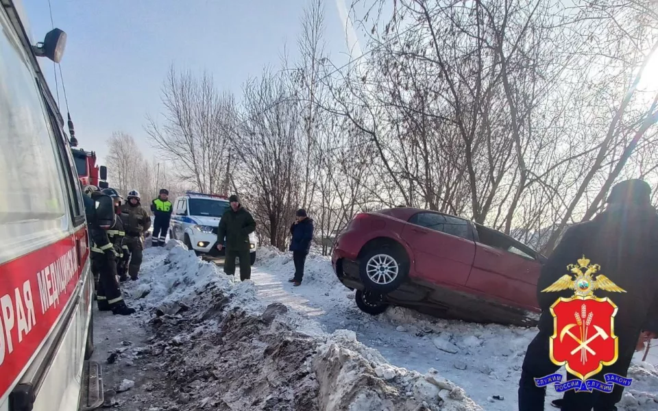 СМИ: пьяный водитель сбил беременную женщину и подростка в Кузбассе