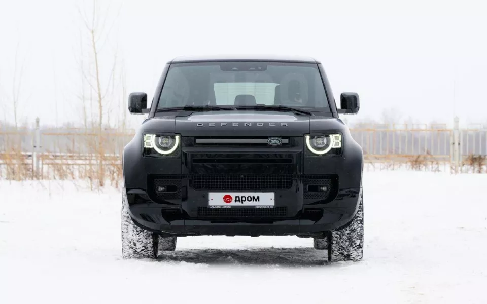 Брутальный Land Rover в бронепленке продают за 22,5 млн рублей в Барнауле. Фото