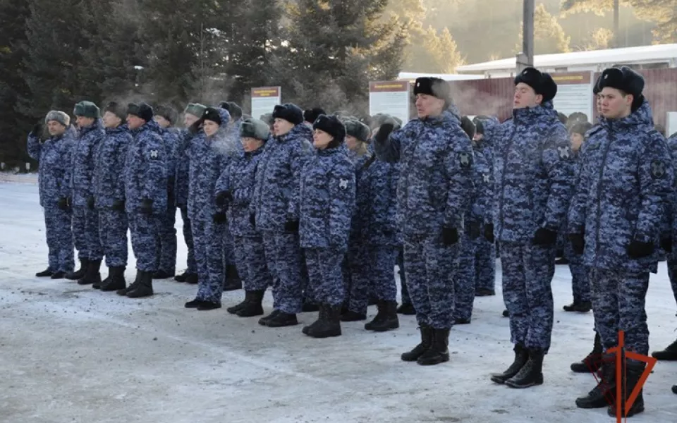 Молодые росгвардейцы в Барнауле присягнули на верность Родине. Фото