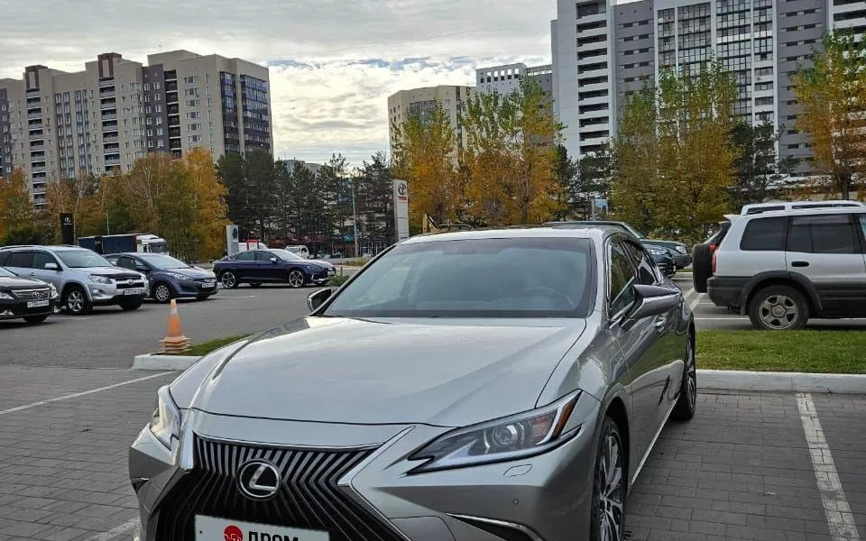 Lexus седьмого поколения продают в Горно-Алтайске почти за 5 млн рублей