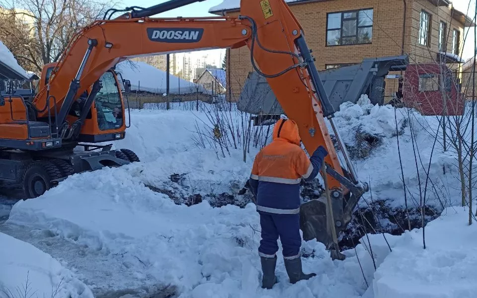 Полсотни частных домов остались без холодной воды из-за аварии в Барнауле