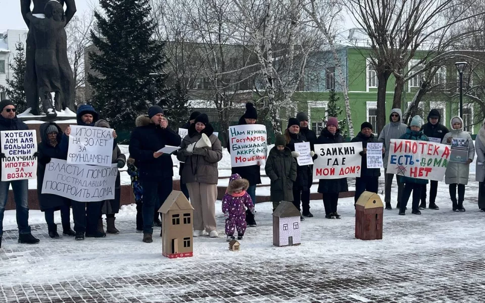 В Барнауле прошел митинг против скандального застройщика