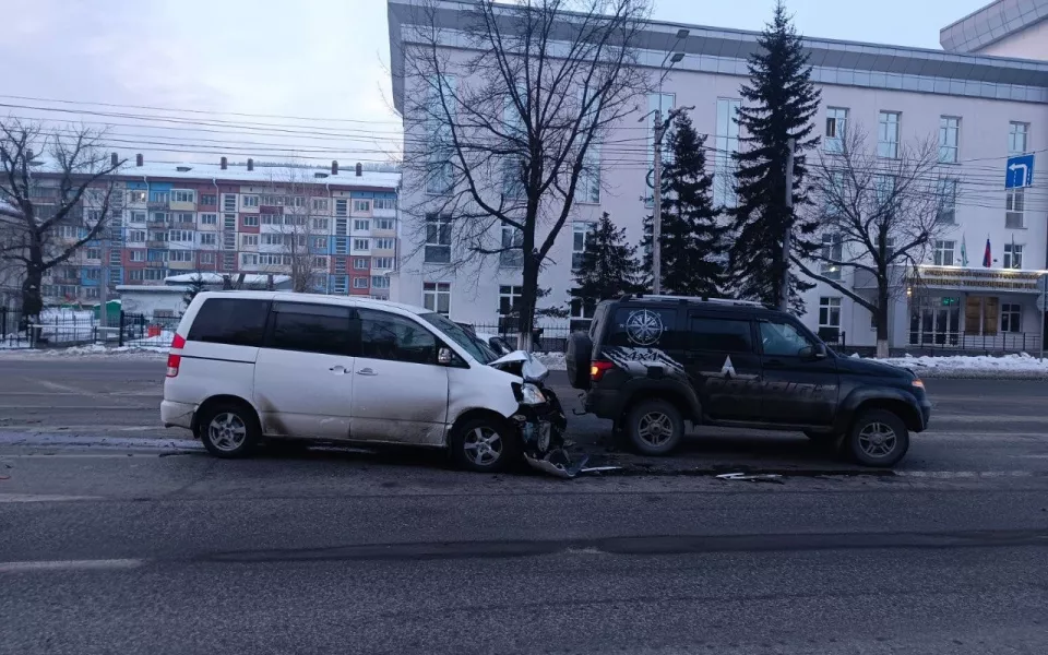 Пьяный водитель устроил массовое ДТП в Горно-Алтайске, пострадал ребенок