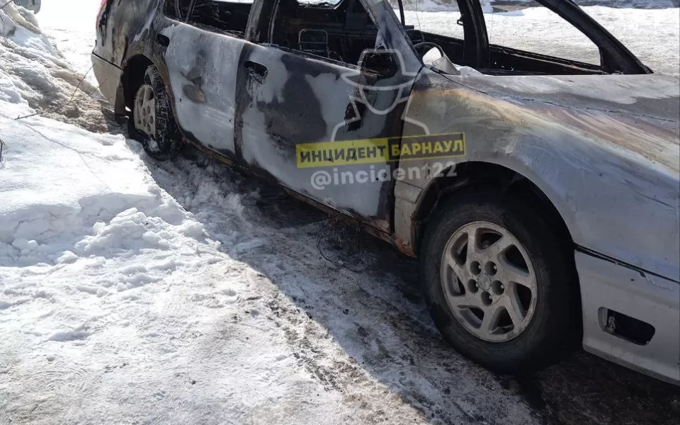 В Барнауле ранним утром в гараже на улице Попова сгорела машина