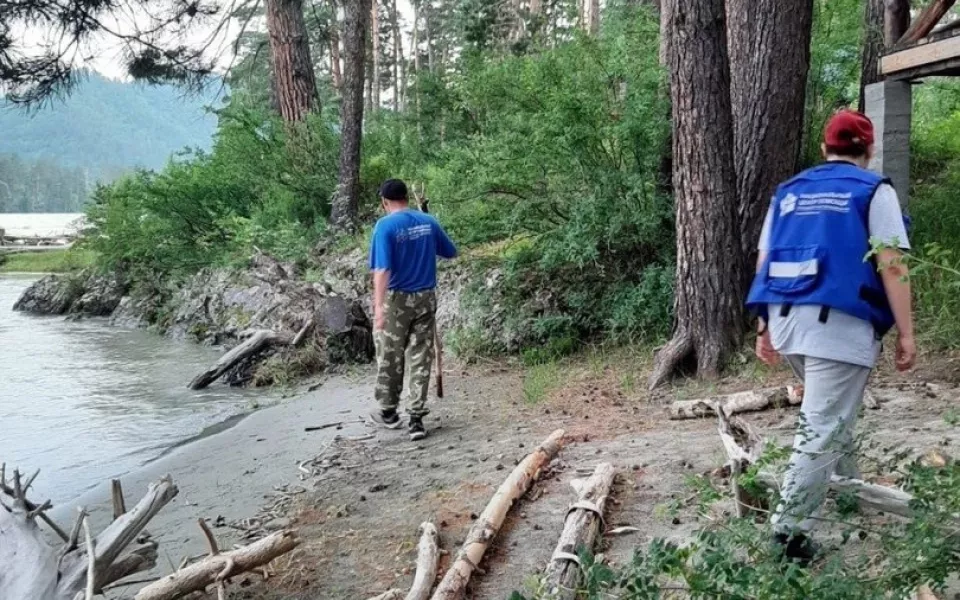 В Бийске бесследно исчез худощавый мужчина в бордовой рубашке