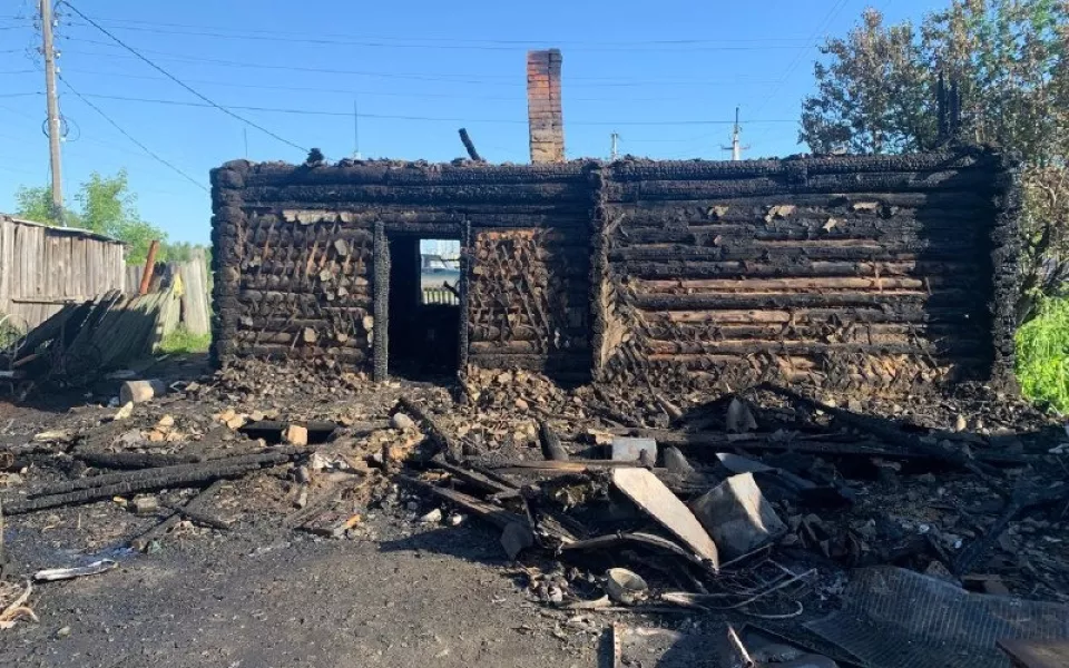 Ночной пожар под Новосибирском унес жизни четырех человек, в том числе двоих детей