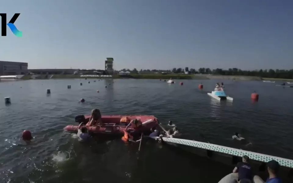 На 'Алтайской регате' во время заезда перевернулась лодка