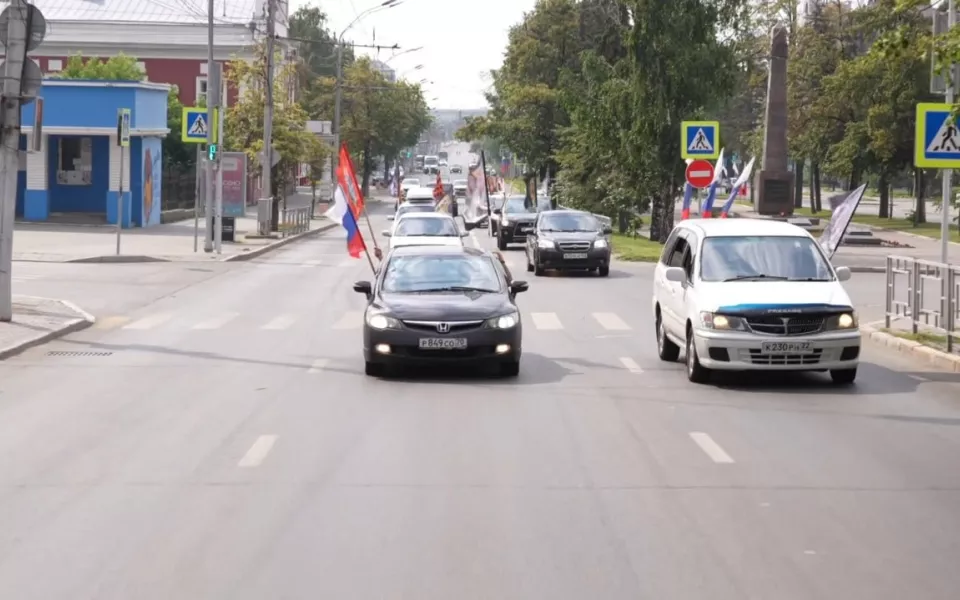 В Барнауле провели автопробег, посвященный Дню ветеранов боевых действий