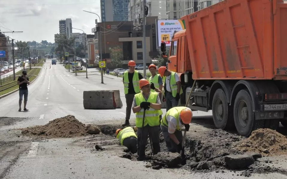 В Барнауле перекрыли проспект Красноармейский: какие работы там ведутся