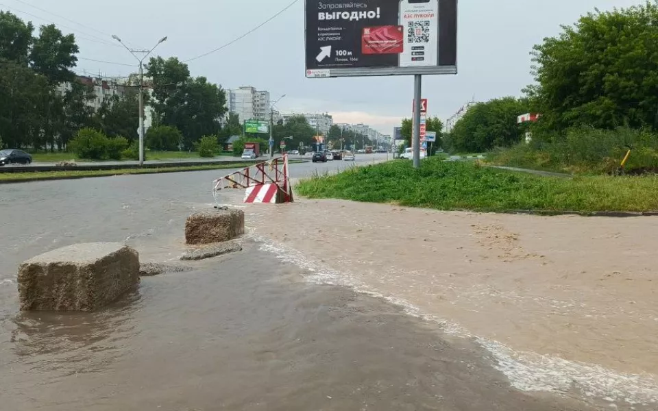 В Барнауле временно отключили светофор на улице Попова