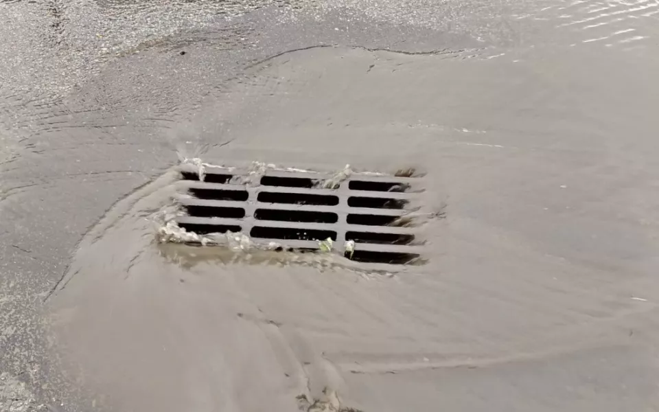 Период большой воды. В Барнауле из-за проливных дождей вводят дополнительные меры