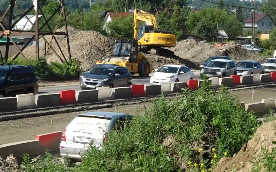 На развязке Змеиногорского тракта в ближайшее время введут новую схему движения