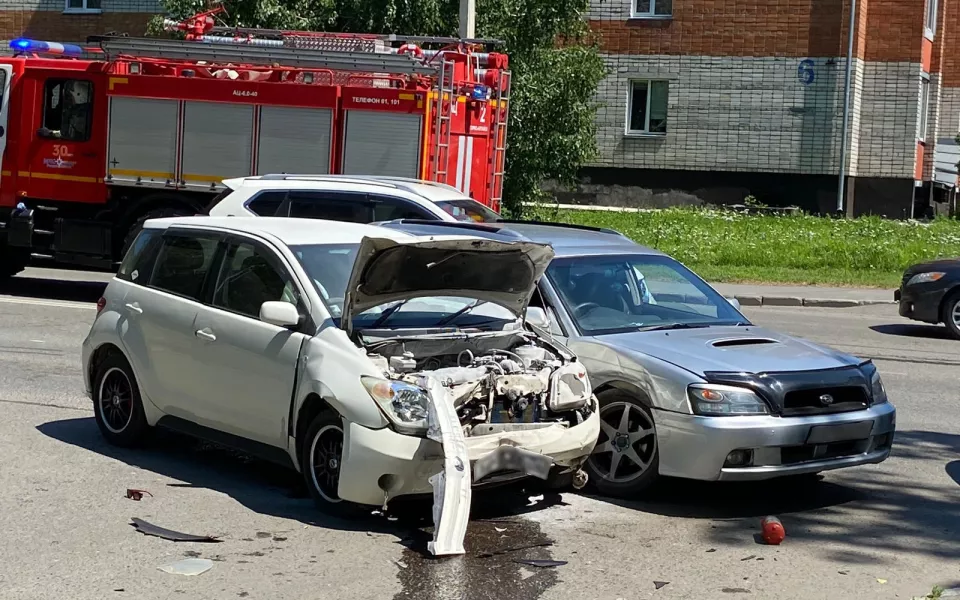 Трехлетний ребенок и пожилая женщина пострадали в ДТП с легковушками в Горно-Алтайске