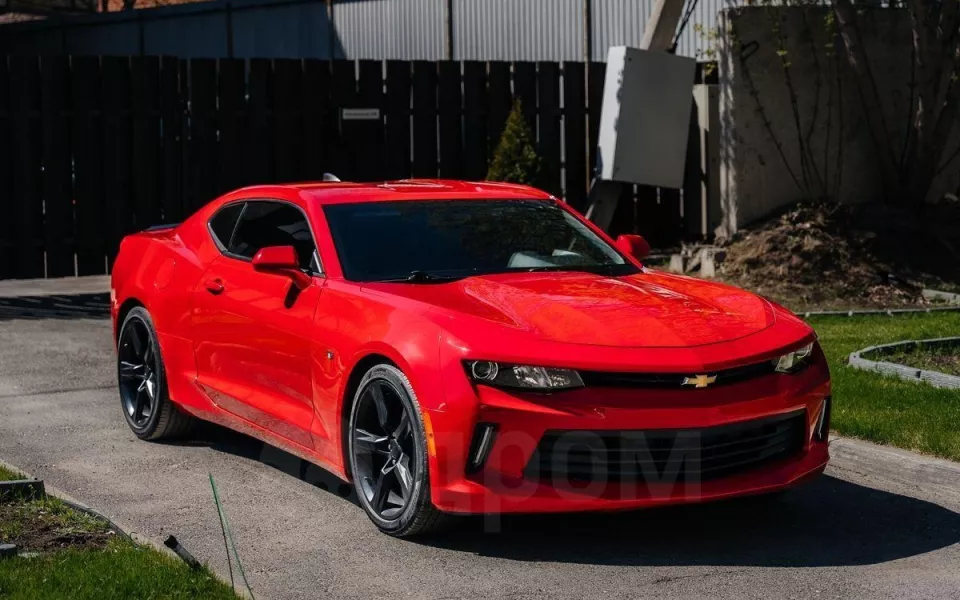 В Барнауле продают эксклюзивную красную Chevrolet Camaro юбилейного выпуска