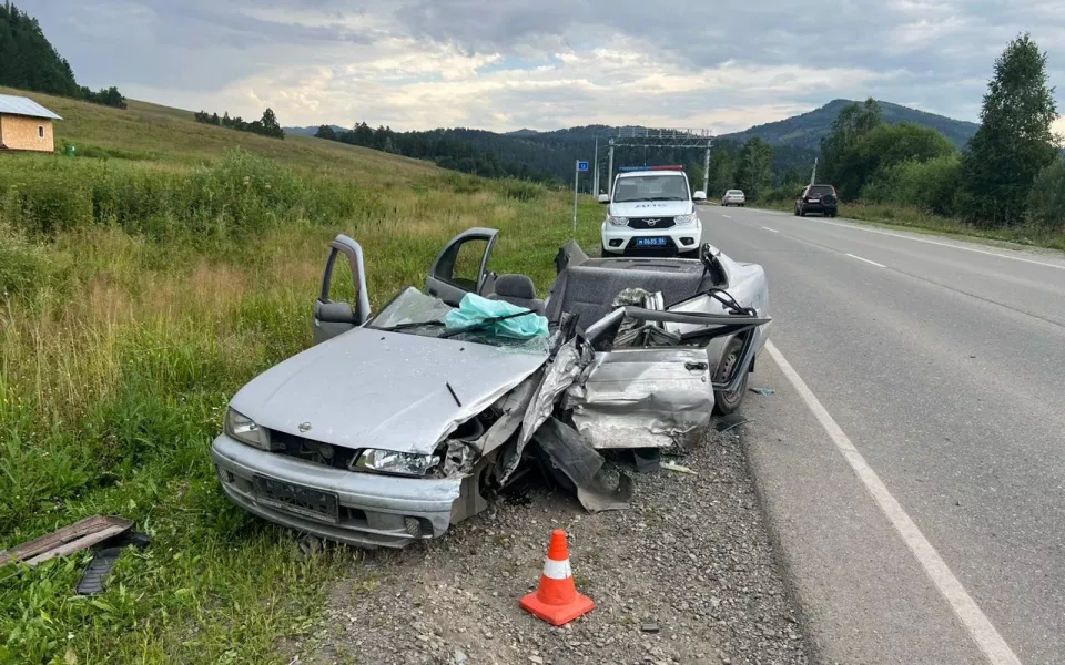 Ребенок и двое взрослых пострадали во время лобового ДТП с Toyota Sienta на Алтае