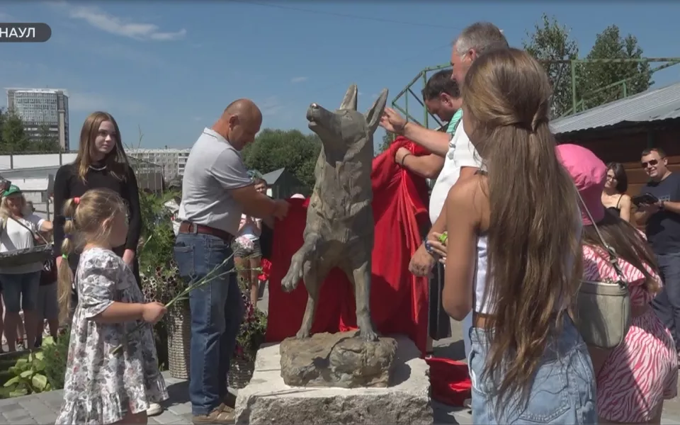 Собака-герой Варя всегда будет встречать гостей барнаульского зоопарка