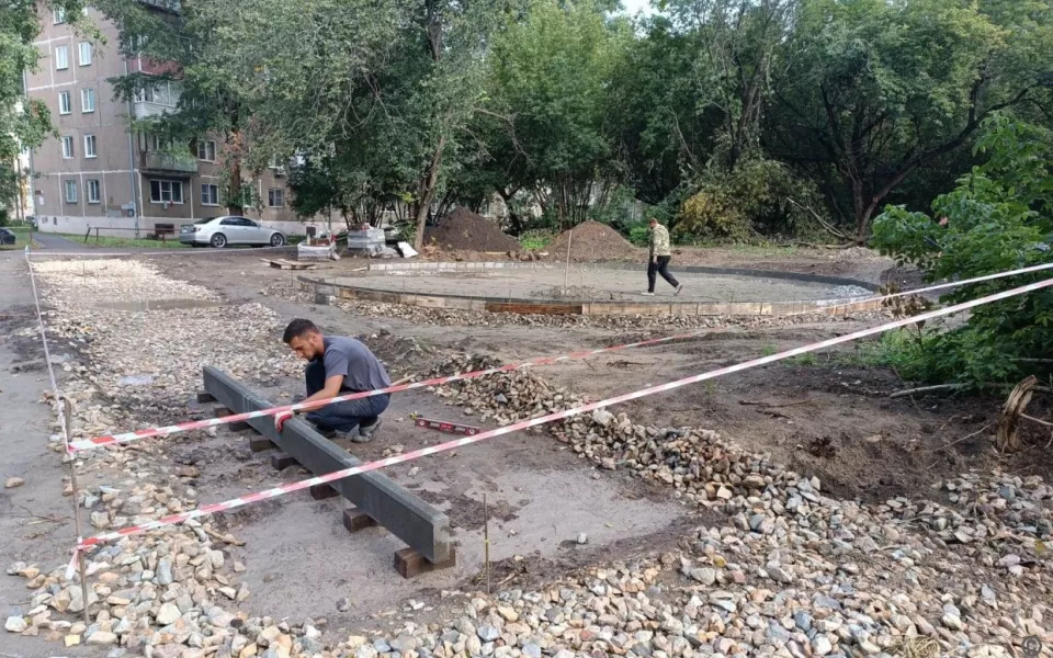 В Барнауле приступили к обустройству нового сквера на улице Антона Петрова