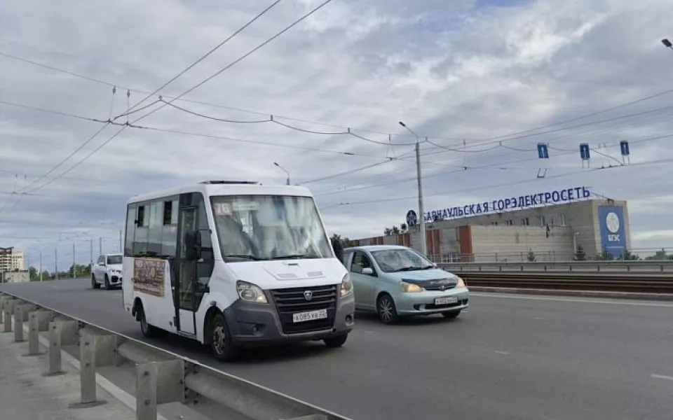 Два барнаульских маршрута проверили после жалоб горожан и вновь нашли нарушения